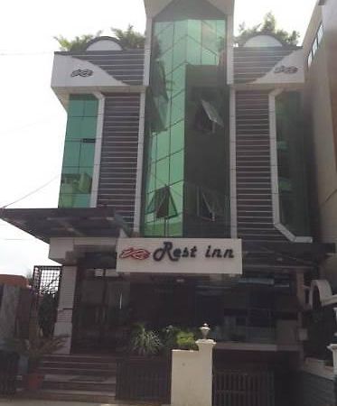 Hotel Rest Inn Chikmagalūr Exteriör bild